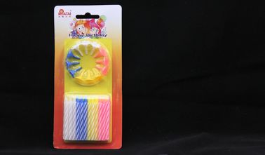 多彩な螺線形パターン バースデー・ケーキは友好的なエコの良否を明りにすかして調べます