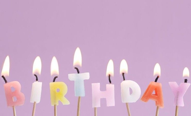 100%パラフィン手紙の誕生日は誕生日おめでとう党装飾のための滴りの良否を明りにすかして調べません